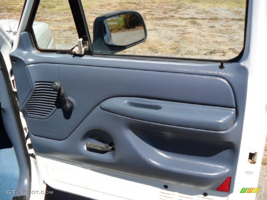 1993 F150 XL Regular Cab - Oxford White / Blue photo #15