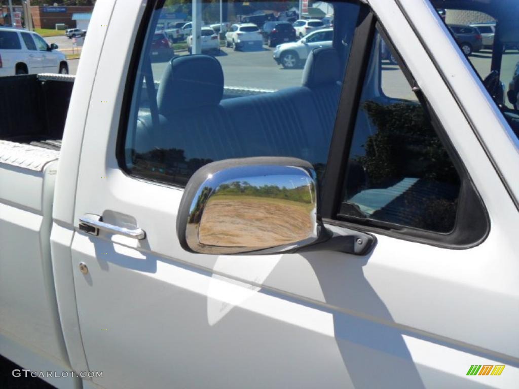 1993 F150 XL Regular Cab - Oxford White / Blue photo #16