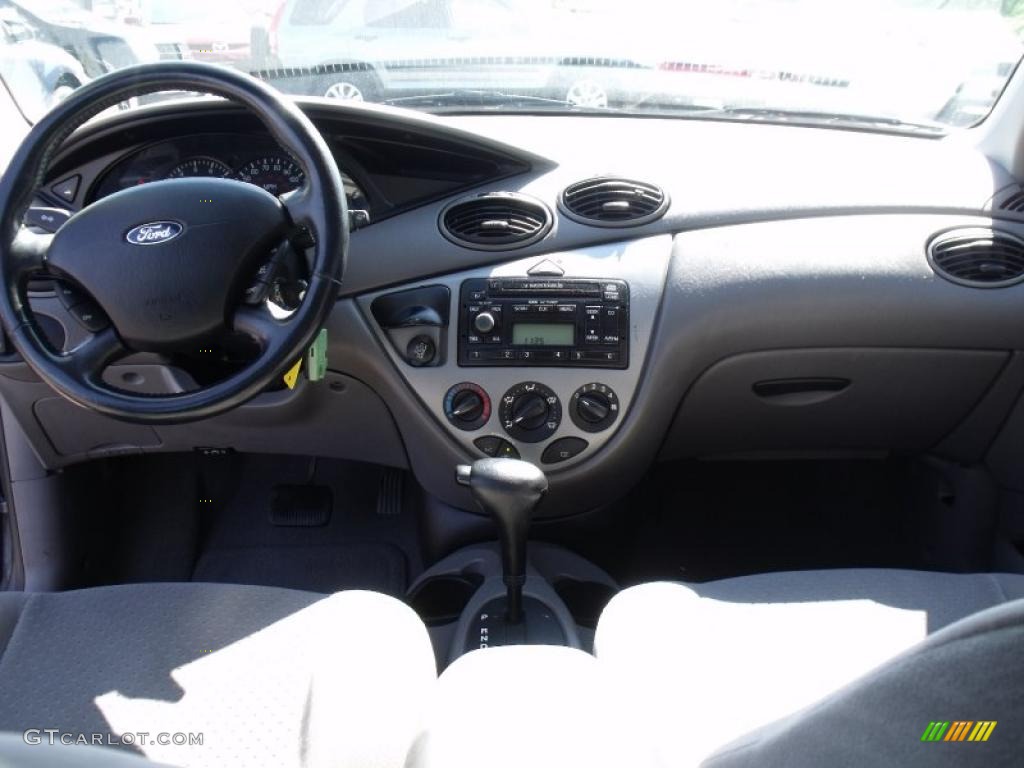 2004 Focus ZX5 Hatchback - Liquid Grey Metallic / Medium Graphite photo #14