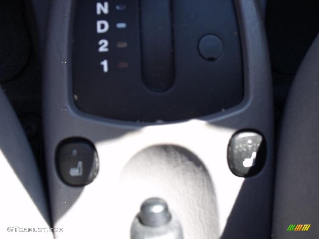 2004 Focus ZX5 Hatchback - Liquid Grey Metallic / Medium Graphite photo #19
