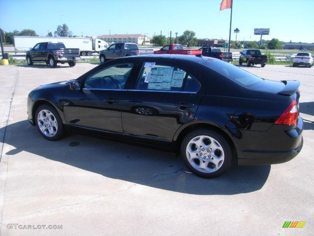 2011 Fusion SE - Tuxedo Black Metallic / Charcoal Black photo #9