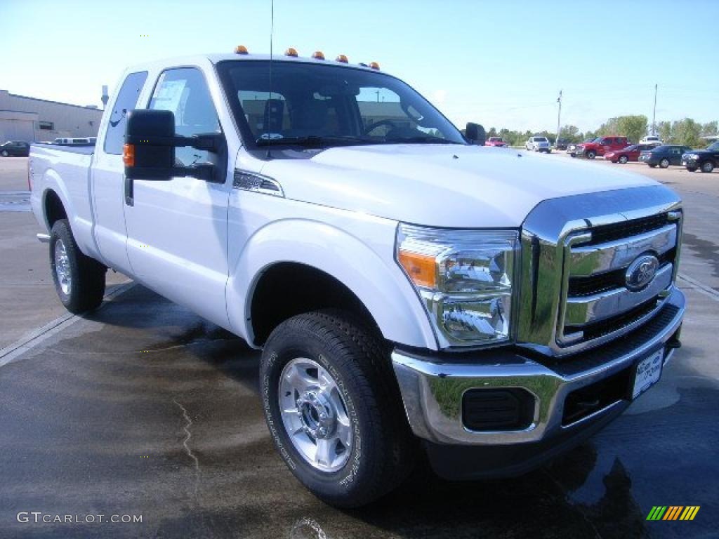 2011 F350 Super Duty XLT SuperCab 4x4 - Oxford White / Steel photo #1