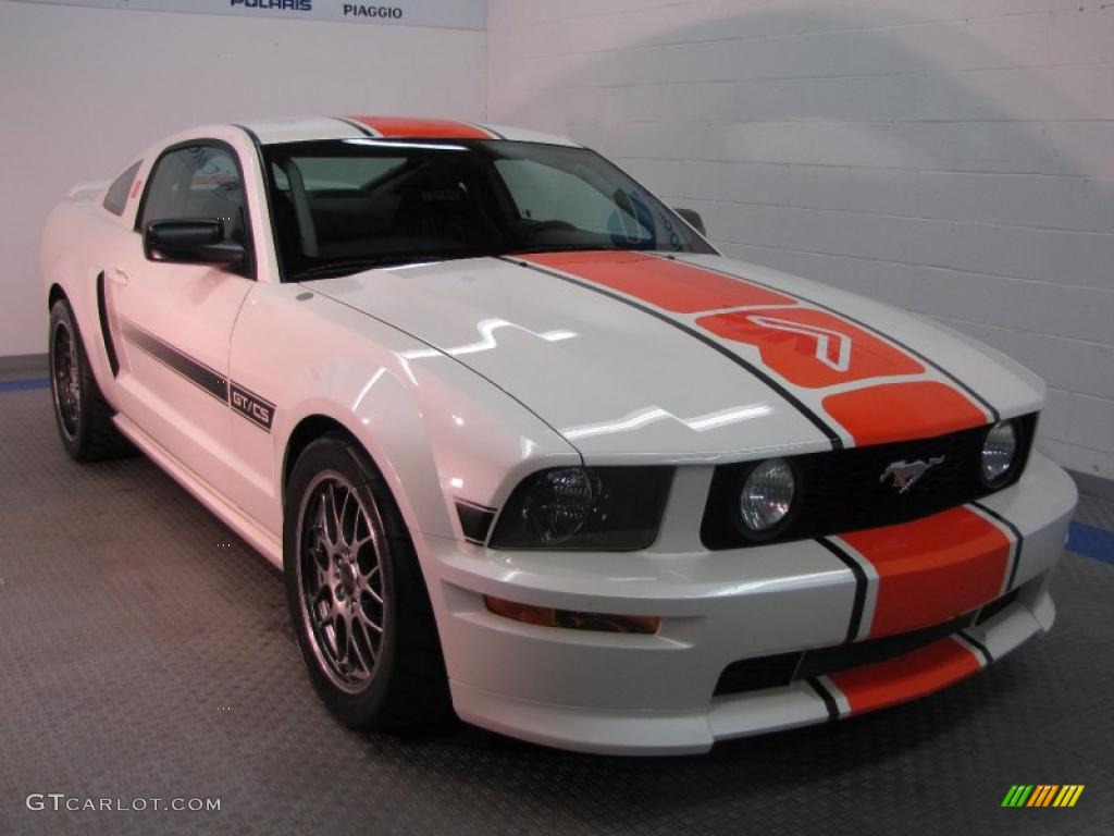 2006 Mustang GT Premium Coupe - Performance White / Dark Charcoal/Light Graphite photo #1