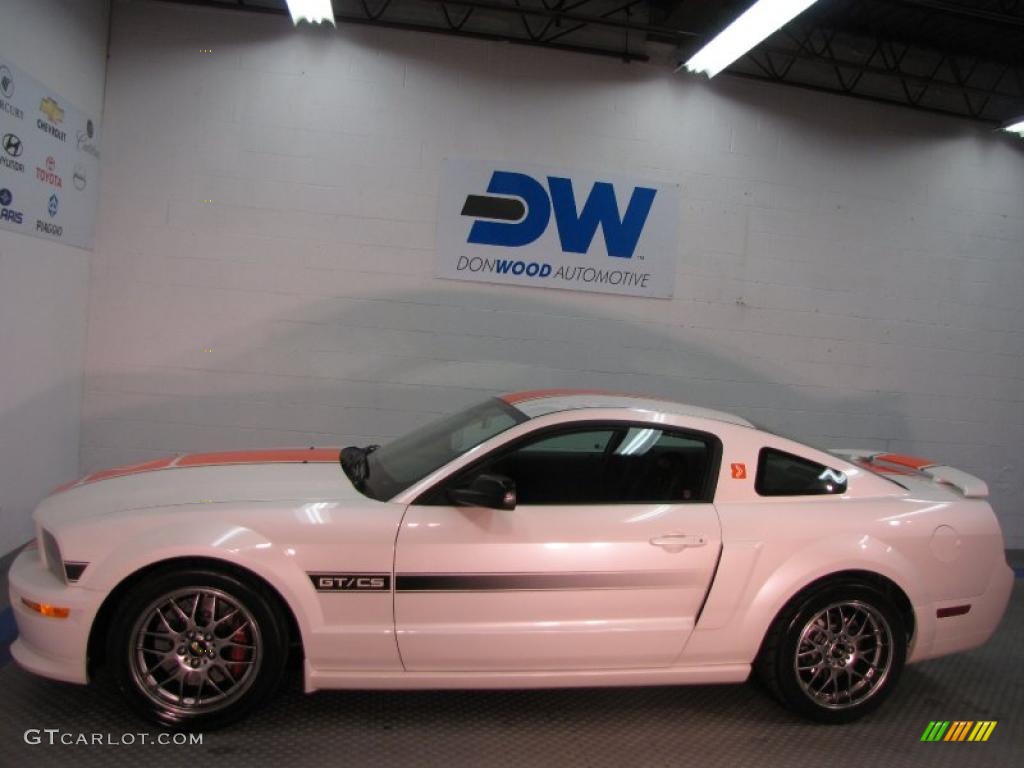 2006 Mustang GT Premium Coupe - Performance White / Dark Charcoal/Light Graphite photo #5