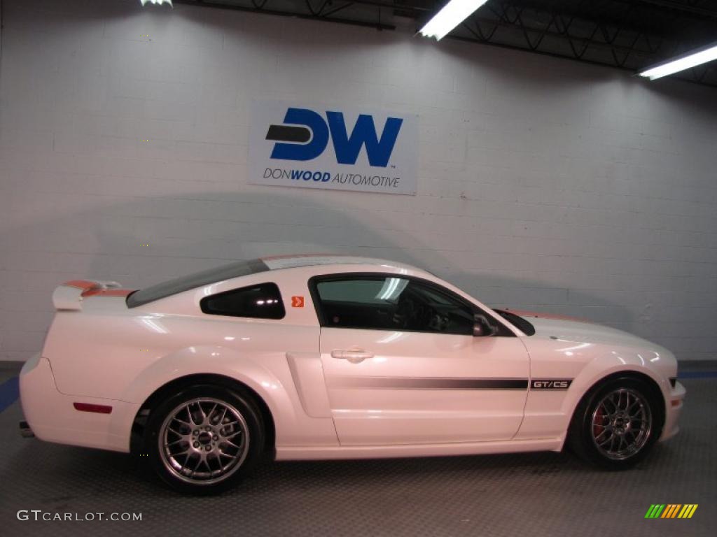 2006 Mustang GT Premium Coupe - Performance White / Dark Charcoal/Light Graphite photo #6