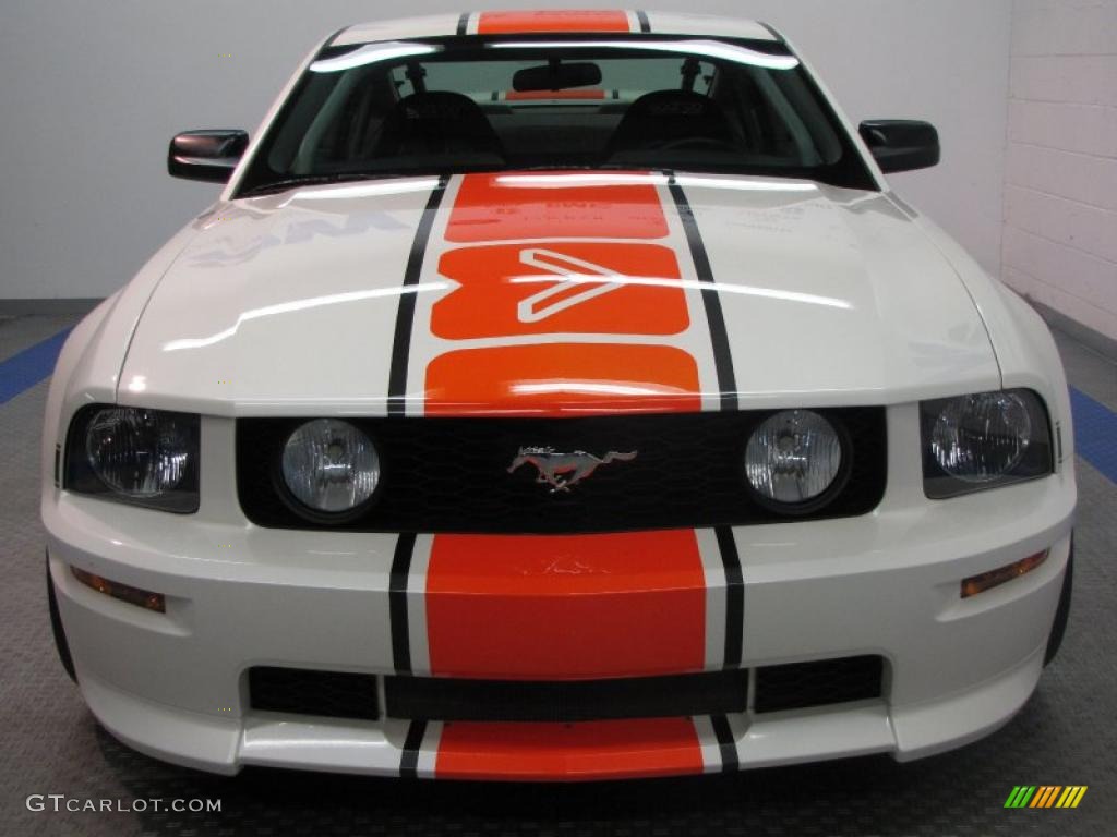 2006 Mustang GT Premium Coupe - Performance White / Dark Charcoal/Light Graphite photo #7