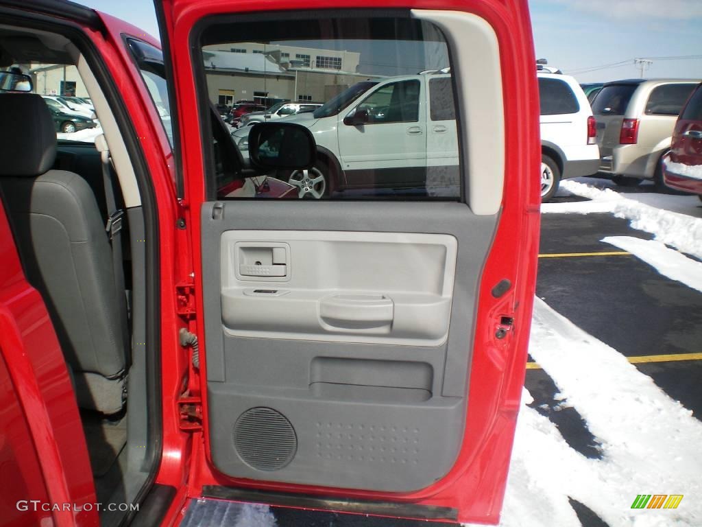 2007 Dakota SLT Quad Cab 4x4 - Flame Red / Medium Slate Gray photo #24