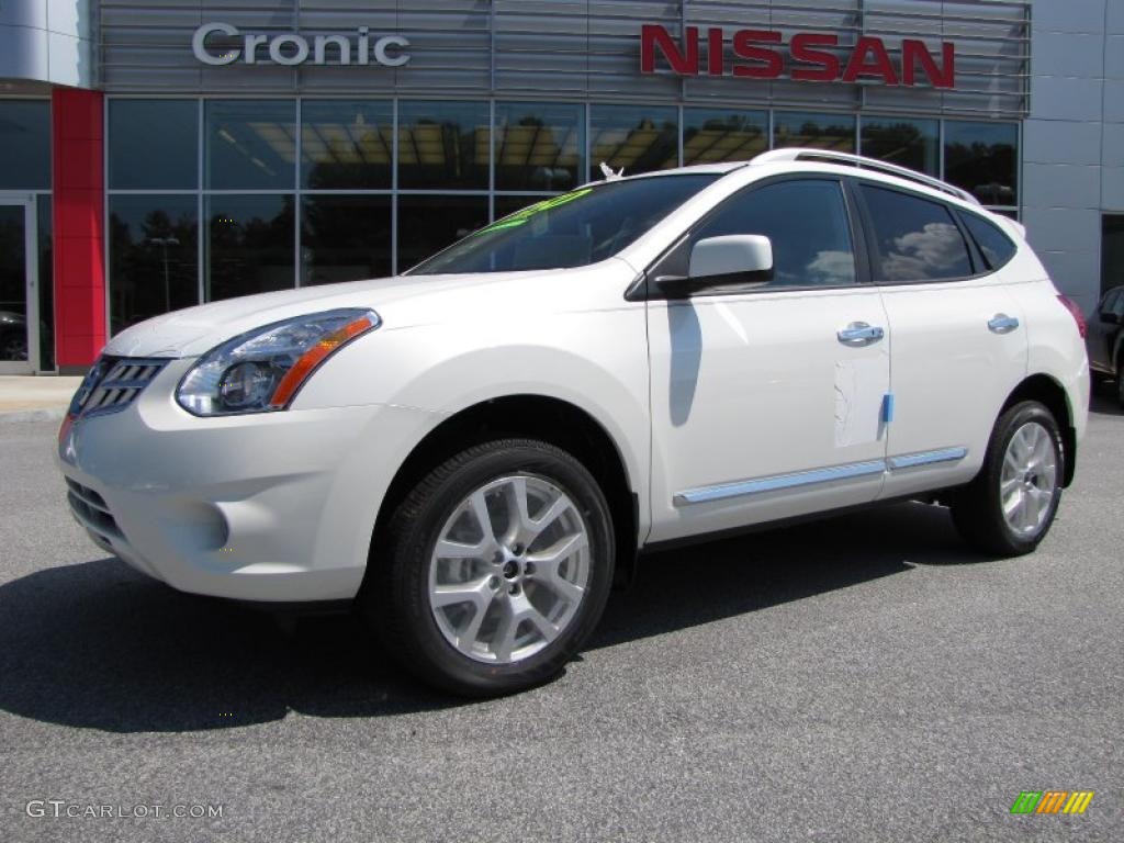 2011 Rogue SL AWD - Pearl White / Gray photo #1