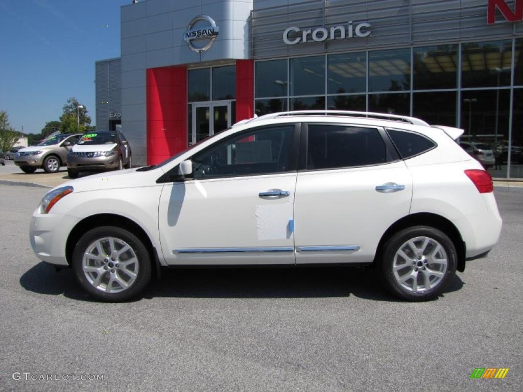 2011 Rogue SL AWD - Pearl White / Gray photo #2