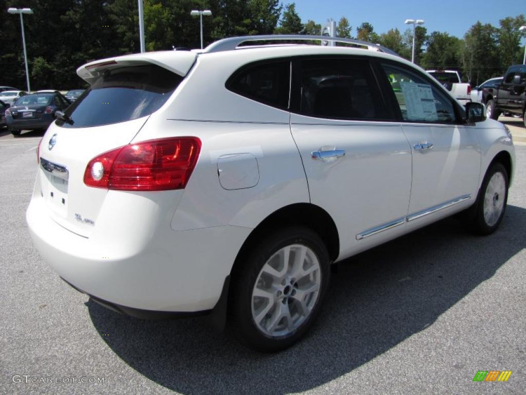 2011 Rogue SL AWD - Pearl White / Gray photo #5