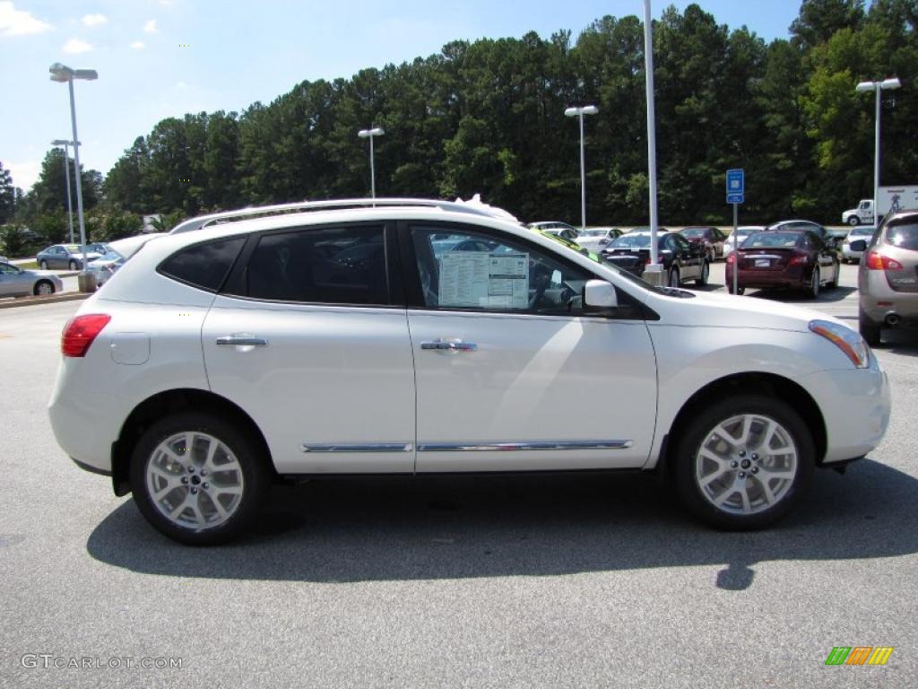 2011 Rogue SL AWD - Pearl White / Gray photo #6