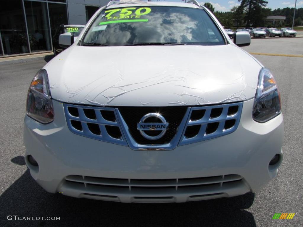 2011 Rogue SL AWD - Pearl White / Gray photo #8