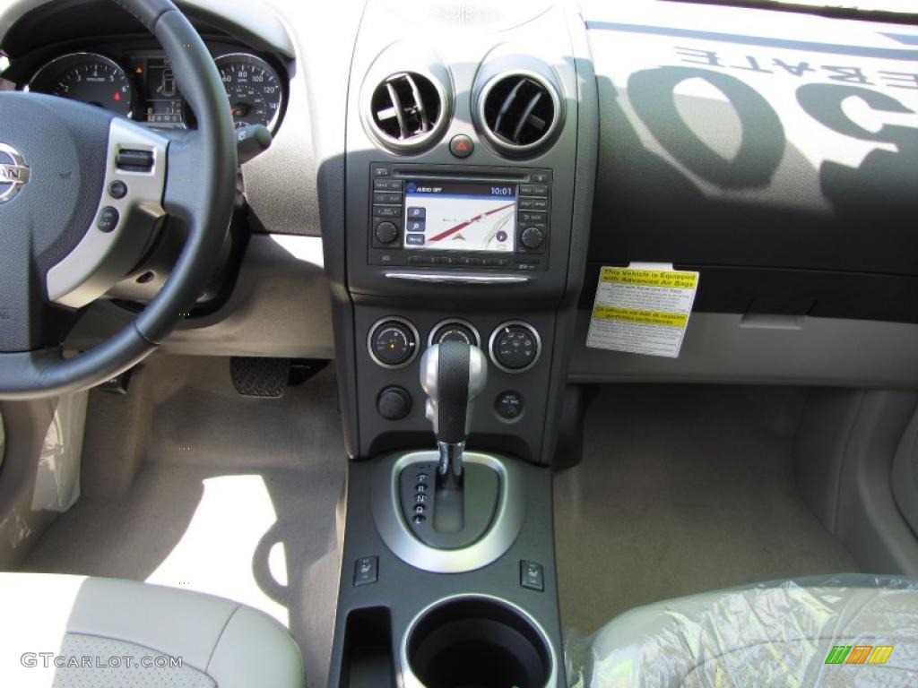 2011 Rogue SL AWD - Pearl White / Gray photo #10