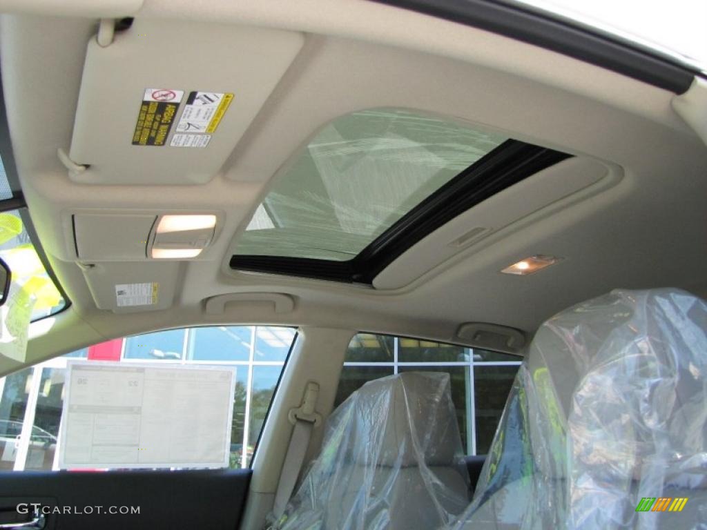 2011 Rogue SL AWD - Pearl White / Gray photo #12