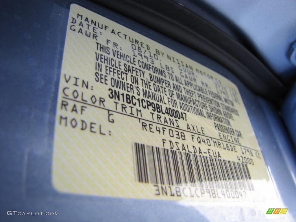 2011 Versa 1.8 S Hatchback - Arctic Blue Metallic / Charcoal photo #13