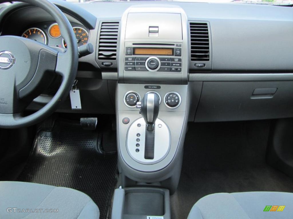 2009 Sentra 2.0 - Fresh Powder White / Charcoal photo #15