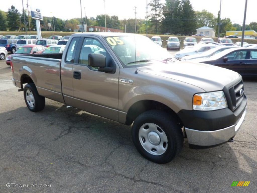 2005 F150 XL Regular Cab 4x4 - Arizona Beige Metallic / Tan photo #6