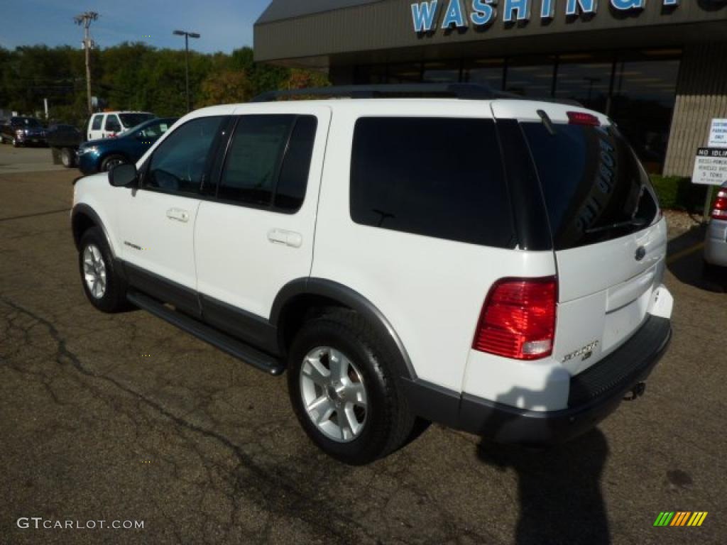 2004 Explorer XLT 4x4 - Oxford White / Gray photo #2