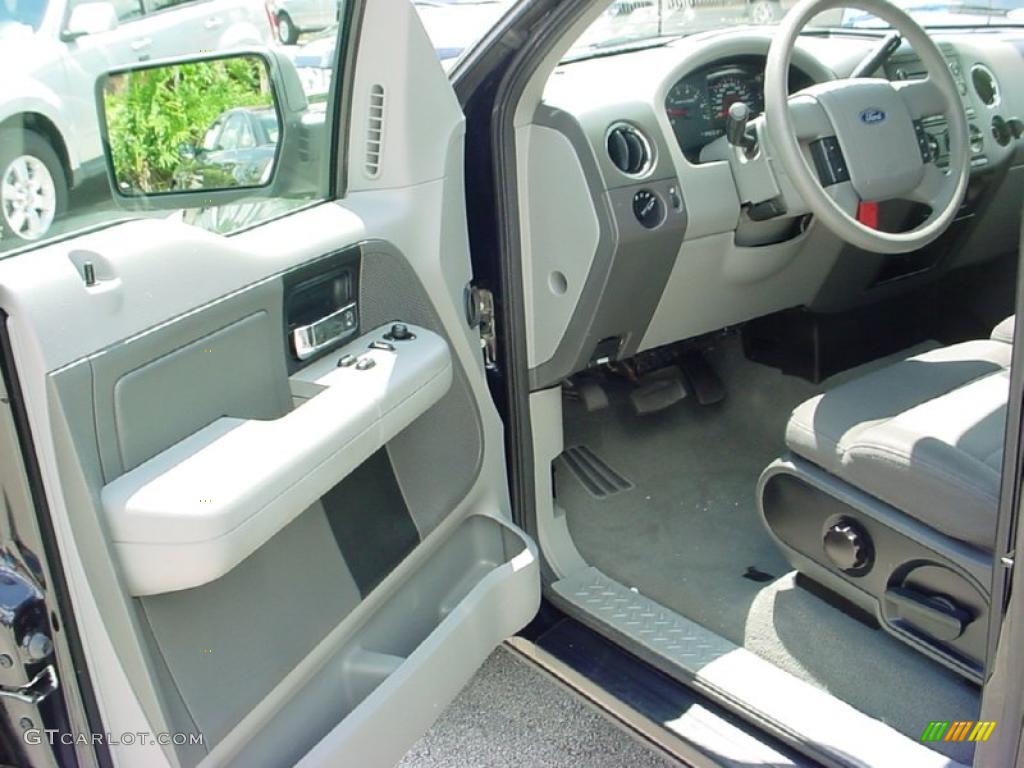 2006 F150 XLT Regular Cab - Black / Medium/Dark Flint photo #16