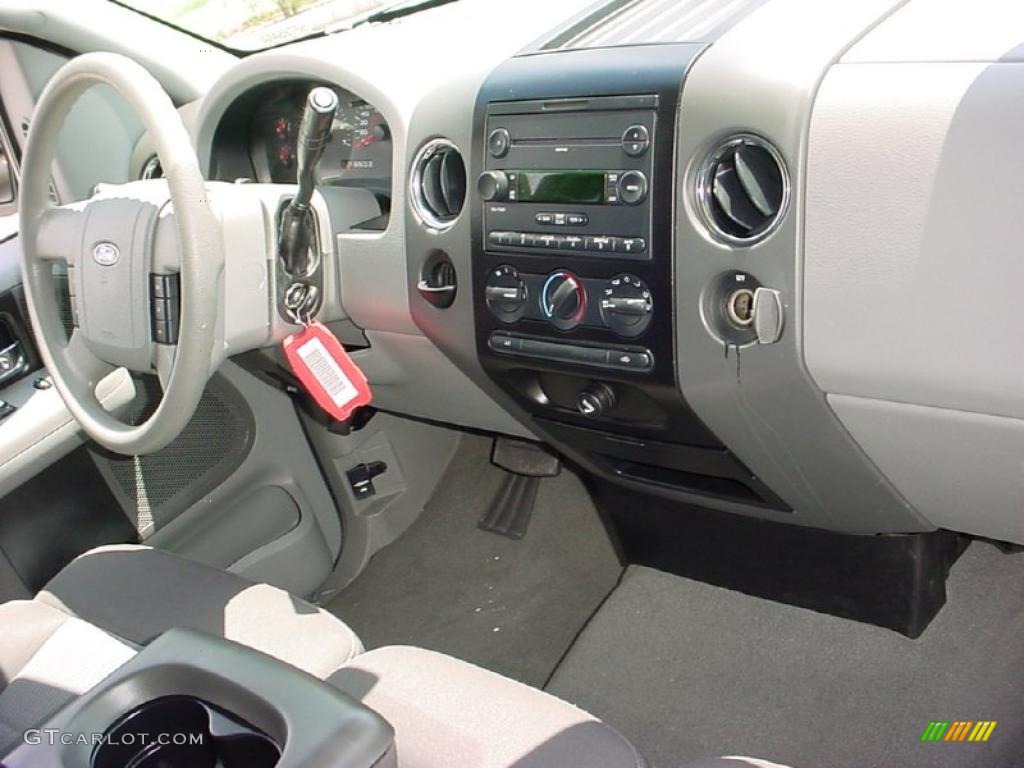 2006 F150 XLT Regular Cab - Black / Medium/Dark Flint photo #24