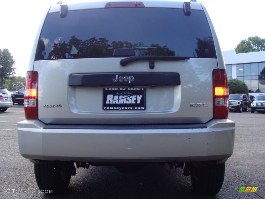 2008 Liberty Sport 4x4 - Bright Silver Metallic / Pastel Pebble Beige photo #5