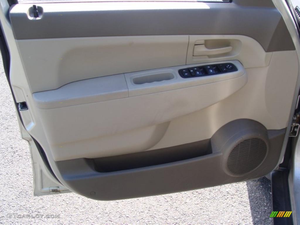 2008 Liberty Sport 4x4 - Bright Silver Metallic / Pastel Pebble Beige photo #7