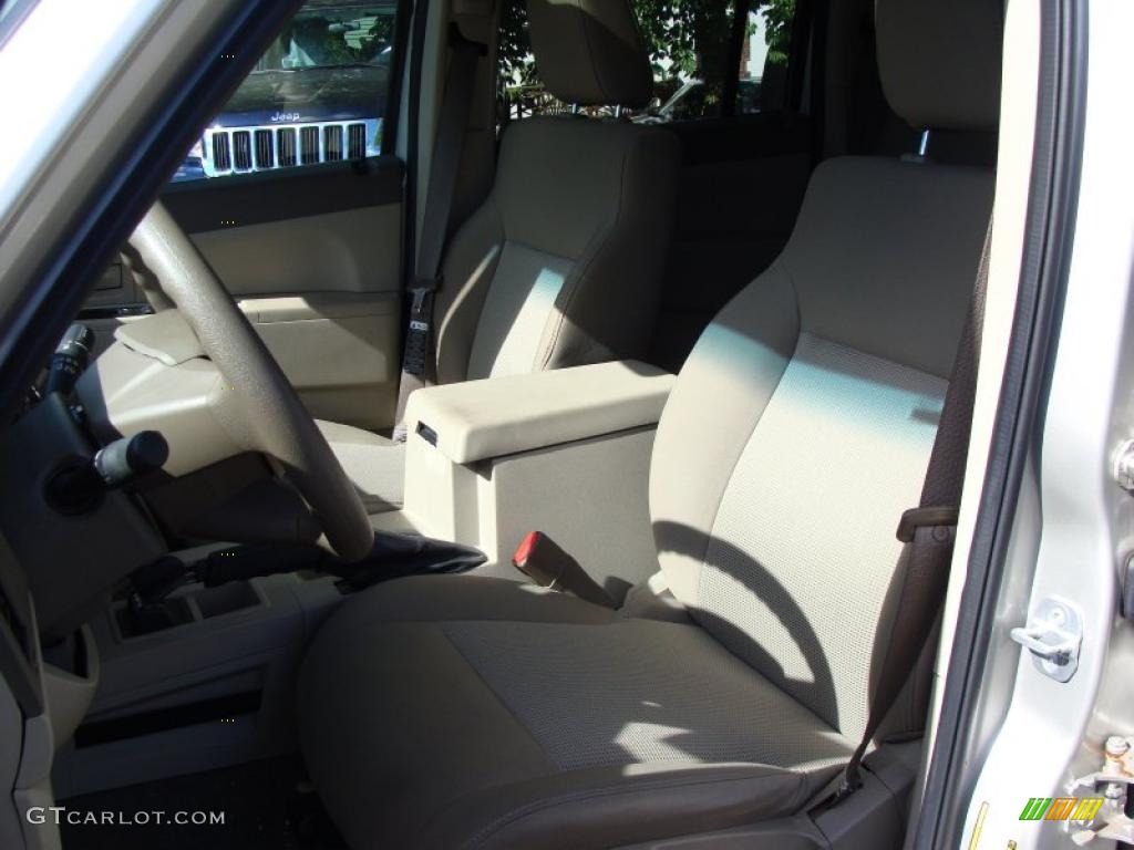 2008 Liberty Sport 4x4 - Bright Silver Metallic / Pastel Pebble Beige photo #8