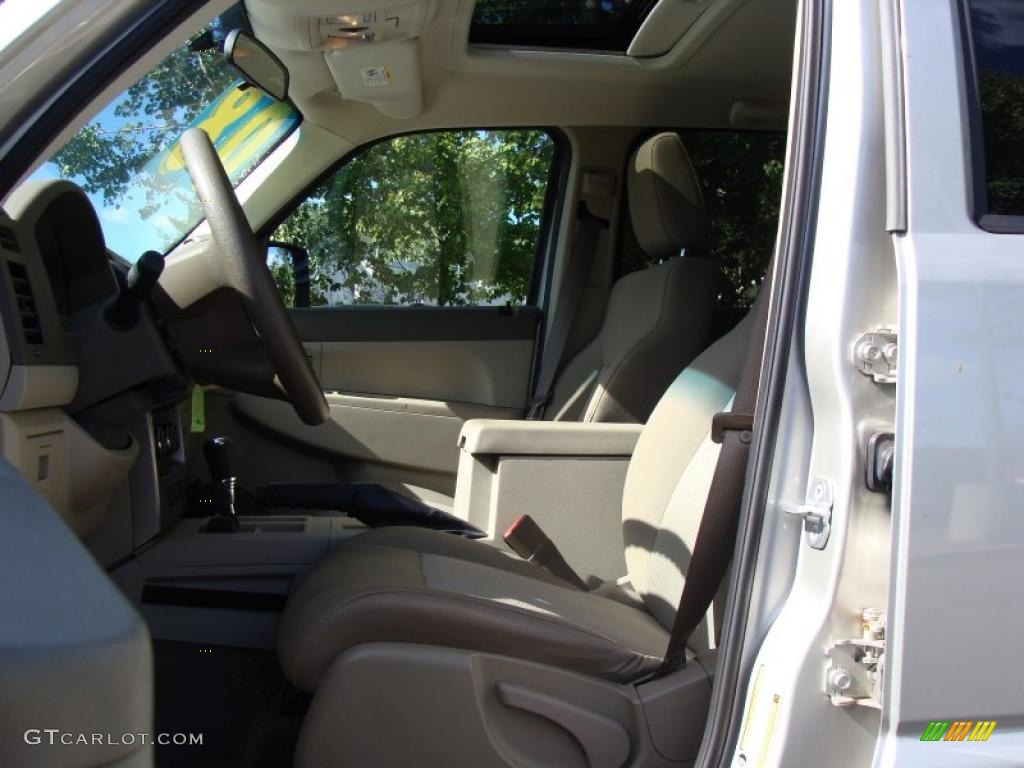 2008 Liberty Sport 4x4 - Bright Silver Metallic / Pastel Pebble Beige photo #9