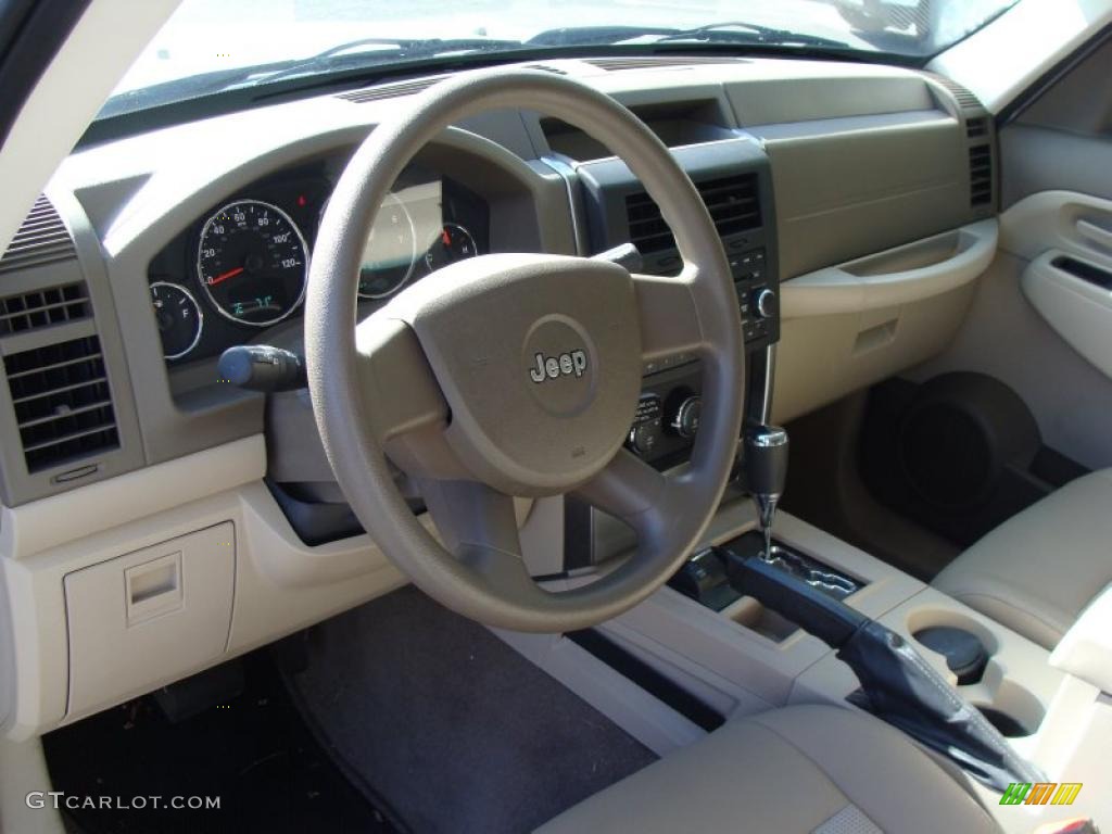 2008 Liberty Sport 4x4 - Bright Silver Metallic / Pastel Pebble Beige photo #12