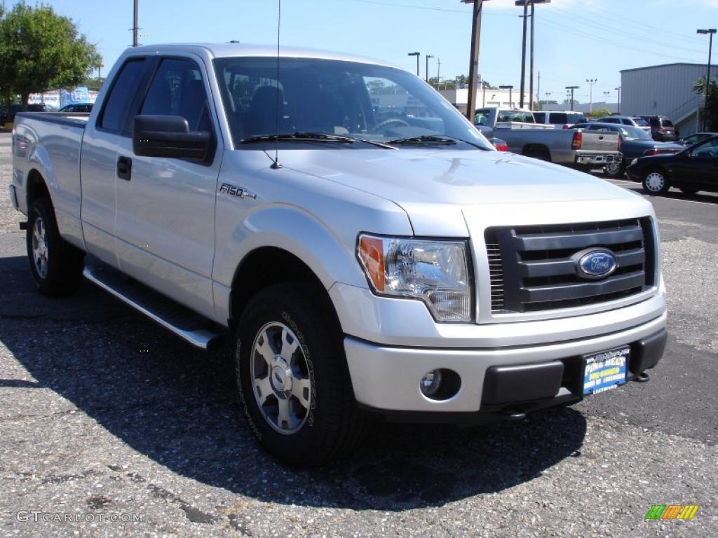 2010 F150 STX SuperCab 4x4 - Ingot Silver Metallic / Medium Stone photo #3