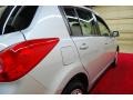 Brillant Silver - Versa 1.8 S Hatchback Photo No. 6