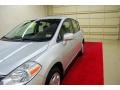 Brillant Silver - Versa 1.8 S Hatchback Photo No. 11