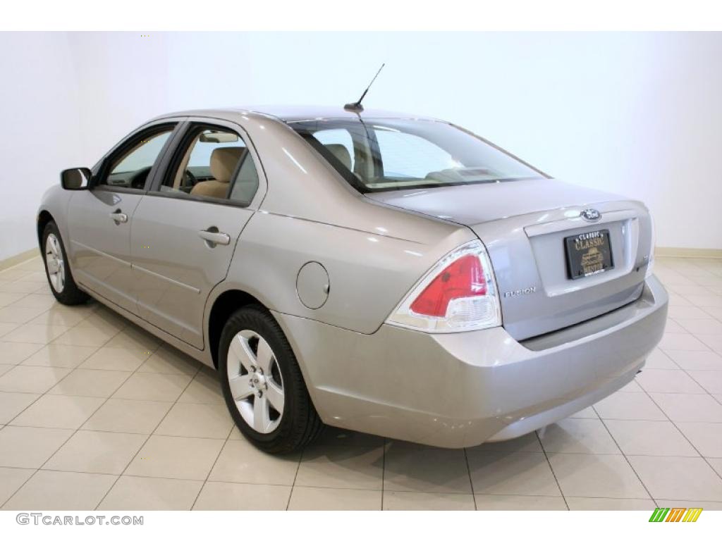 2008 Fusion SE - Vapor Silver Metallic / Camel photo #5