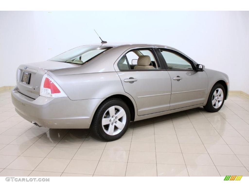 2008 Fusion SE - Vapor Silver Metallic / Camel photo #7