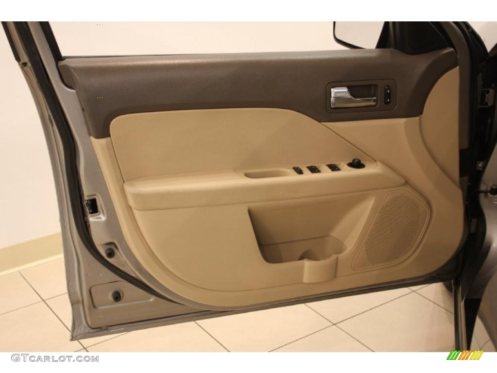 2008 Fusion SE - Vapor Silver Metallic / Camel photo #8