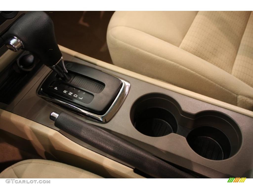 2008 Fusion SE - Vapor Silver Metallic / Camel photo #14