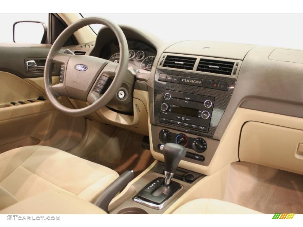 2008 Fusion SE - Vapor Silver Metallic / Camel photo #15