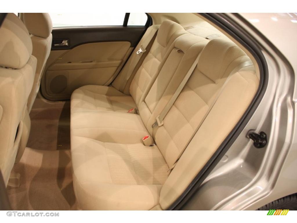 2008 Fusion SE - Vapor Silver Metallic / Camel photo #18