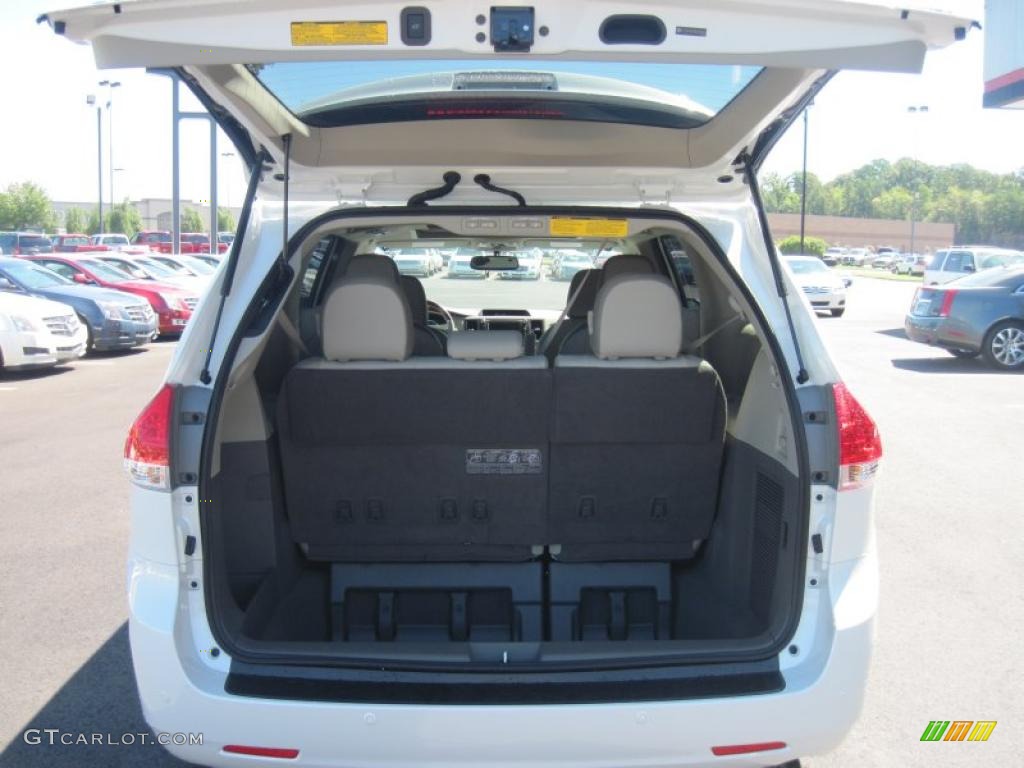 2011 Sienna Limited - Super White / Light Gray photo #15