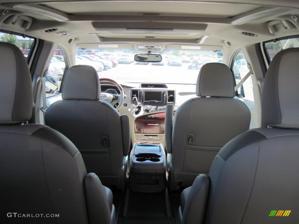 2011 Sienna Limited - Super White / Light Gray photo #16
