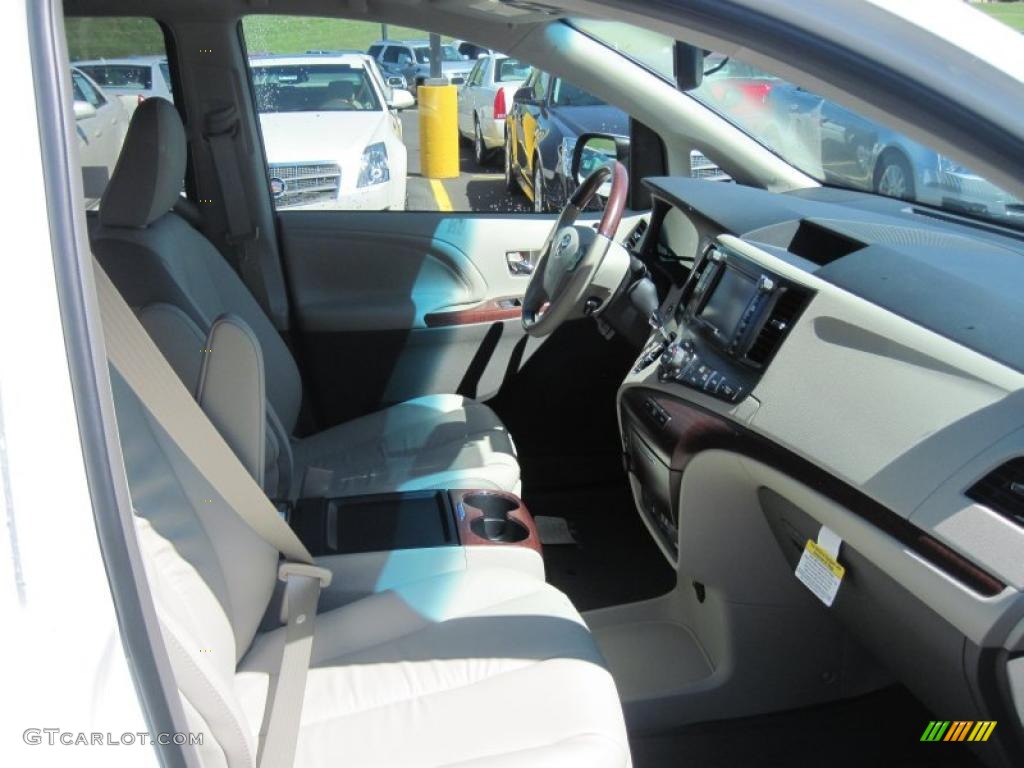 2011 Sienna Limited - Super White / Light Gray photo #18