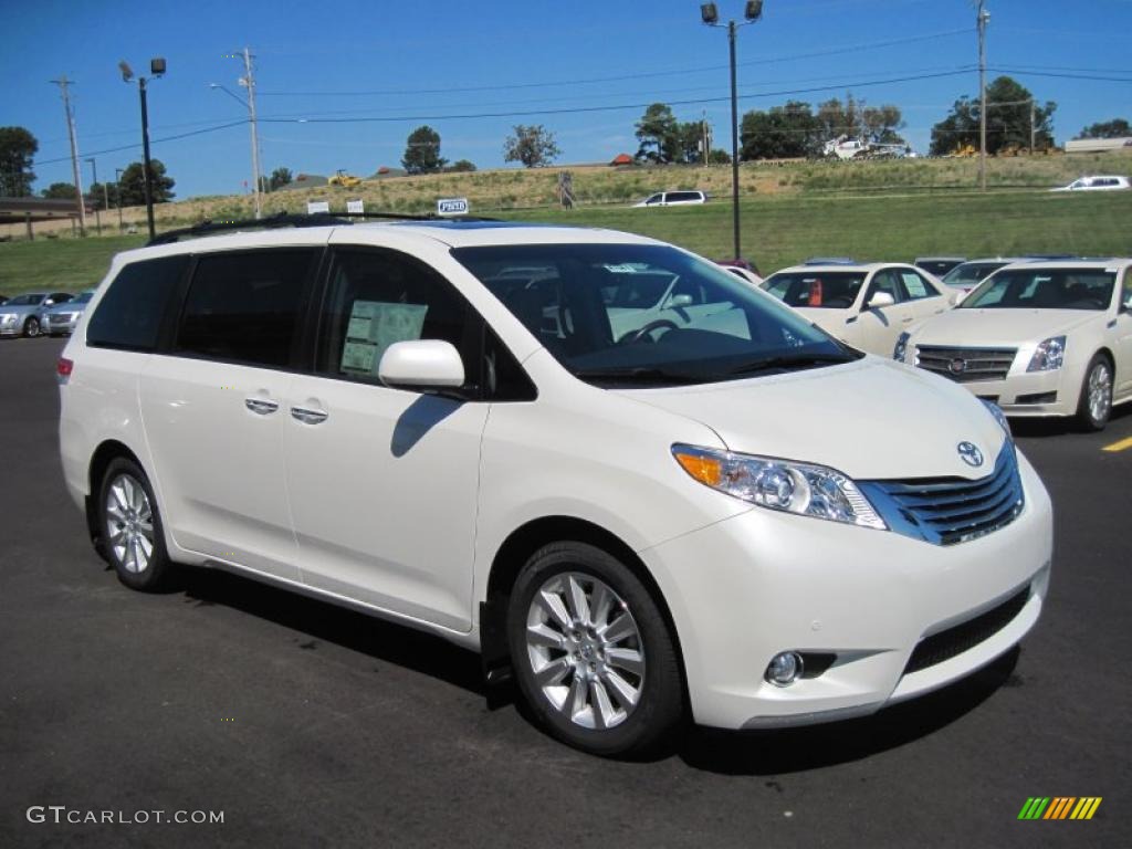 2011 Sienna Limited - Super White / Light Gray photo #7