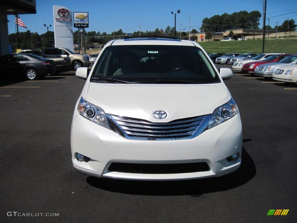 2011 Sienna Limited - Super White / Light Gray photo #8
