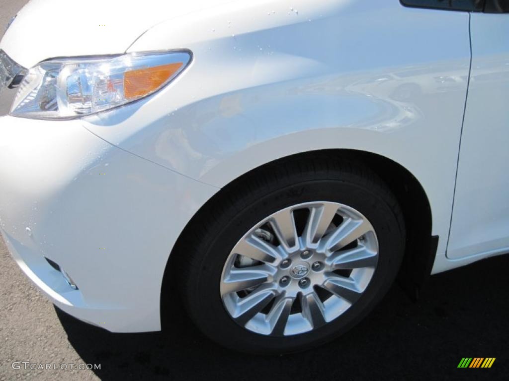 2011 Sienna Limited - Super White / Light Gray photo #9