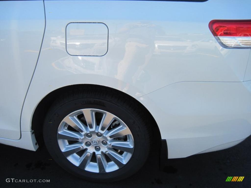 2011 Sienna Limited - Super White / Light Gray photo #10