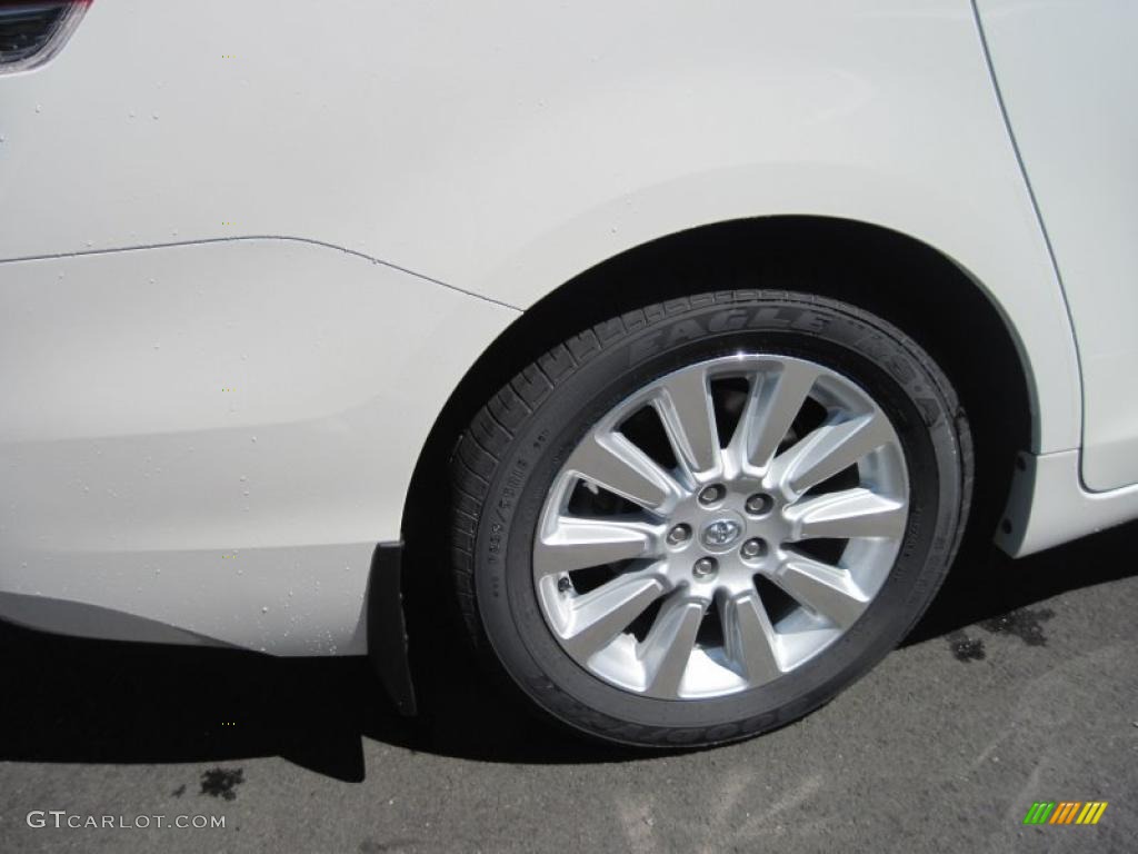 2011 Sienna Limited - Super White / Light Gray photo #11