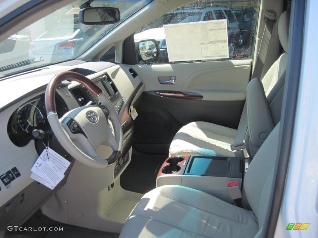 2011 Sienna Limited - Super White / Light Gray photo #13