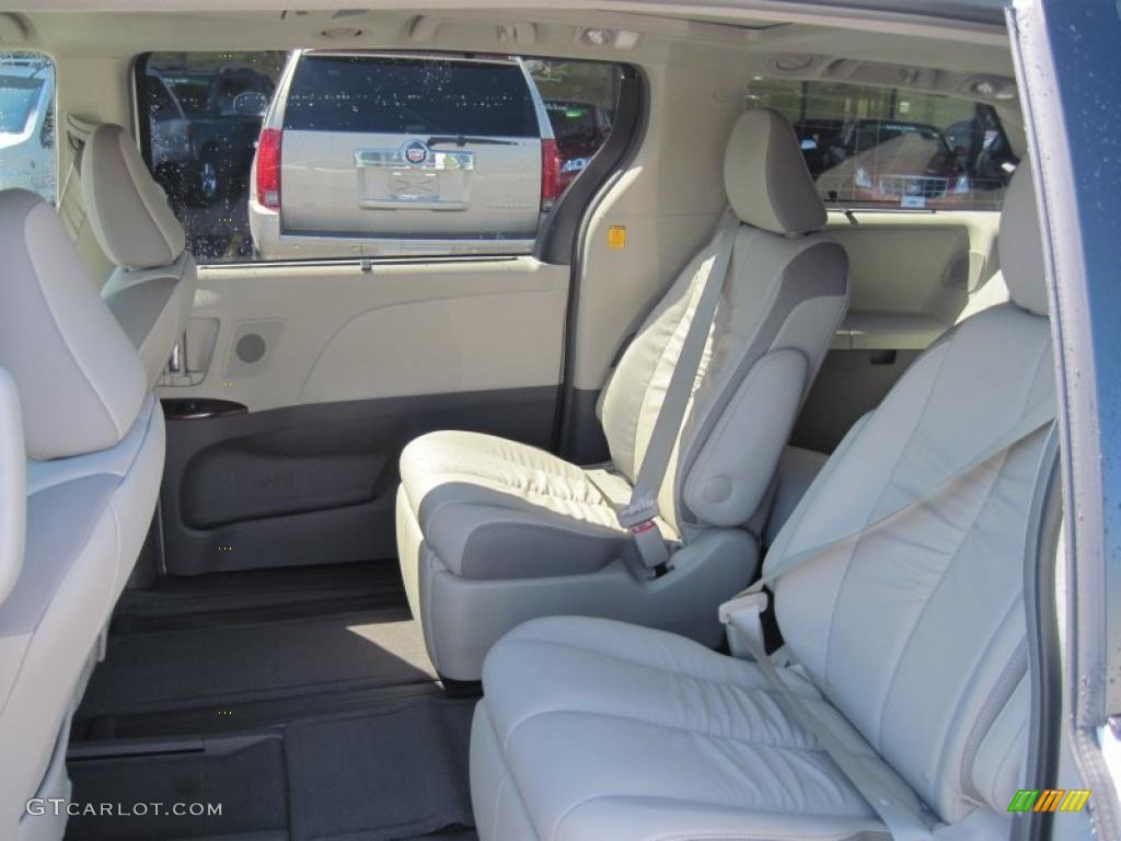 2011 Sienna Limited - Super White / Light Gray photo #14