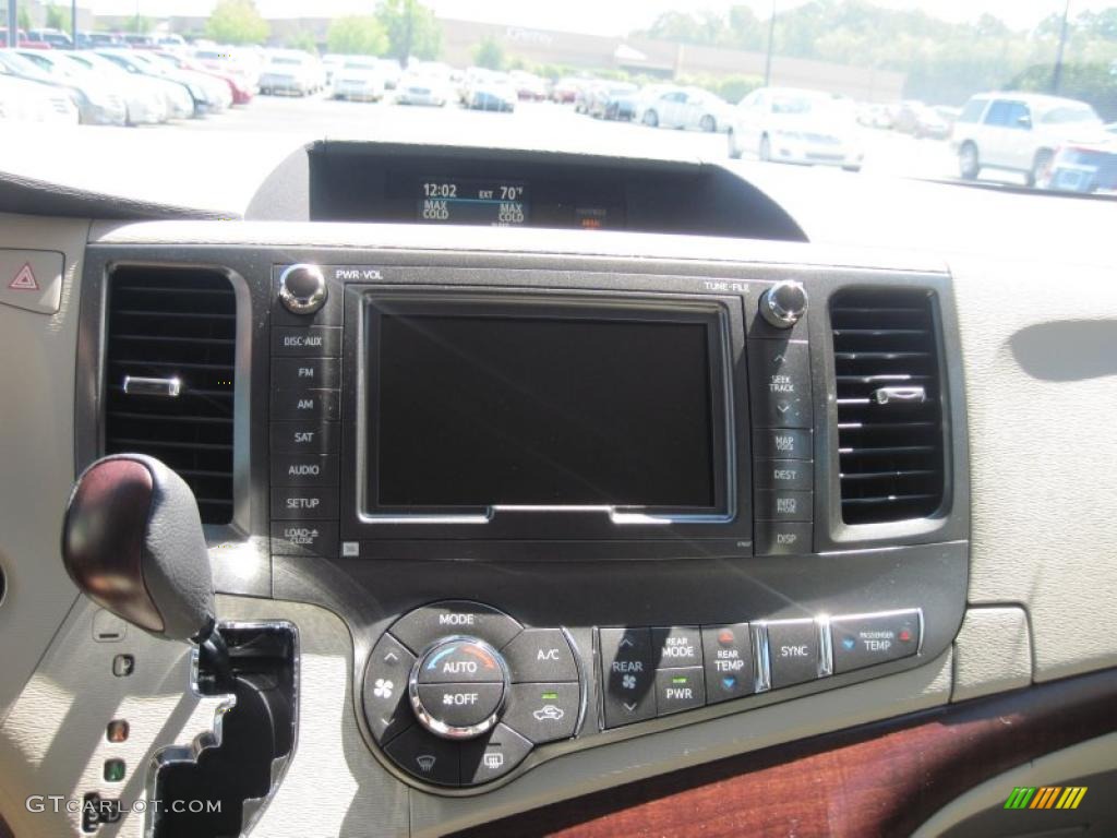 2011 Sienna Limited - Super White / Light Gray photo #20