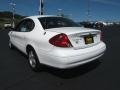 2002 Vibrant White Ford Taurus SE  photo #2